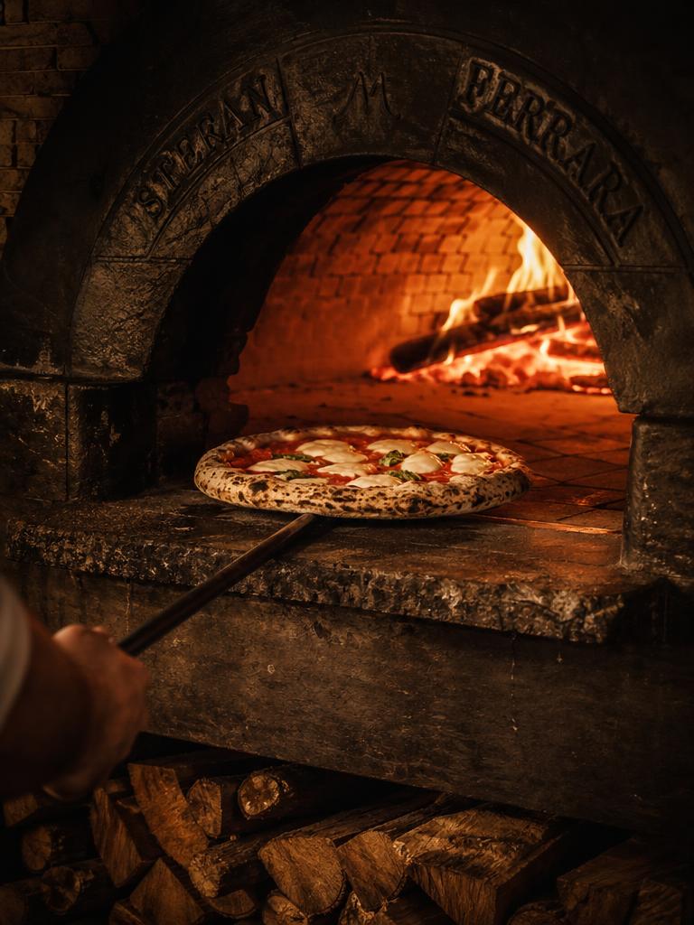 Forno a legna con pizza
